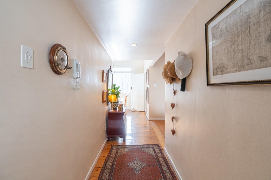2 Bedroom Property for Sale in Sea Point Western Cape